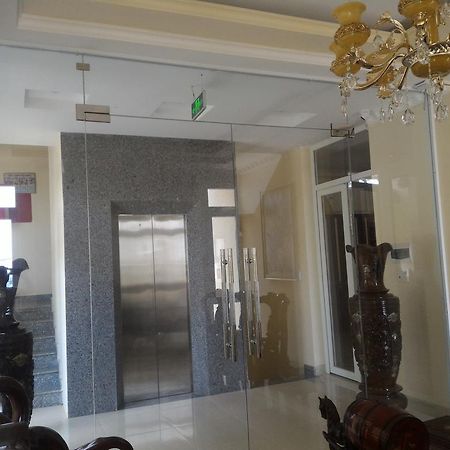 An Hung Hotel Буонметхуот Экстерьер фото