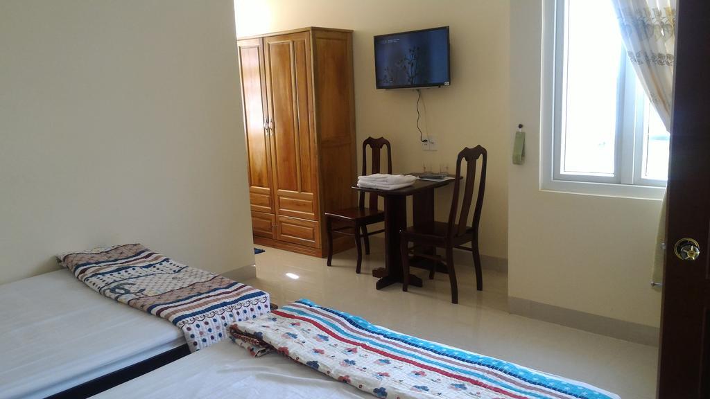 An Hung Hotel Буонметхуот Экстерьер фото